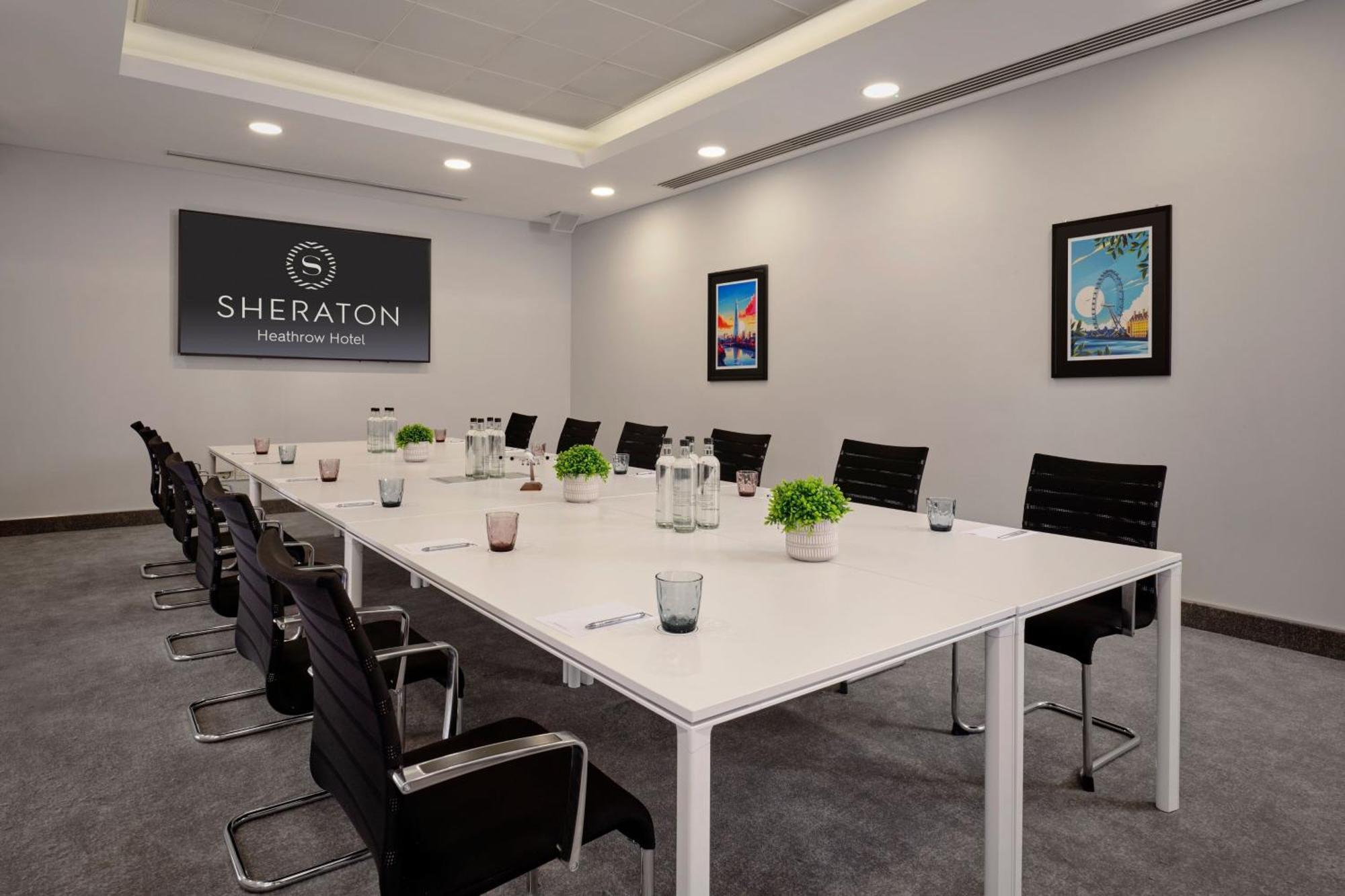 Sheraton Heathrow Hotel Хилингдън Екстериор снимка